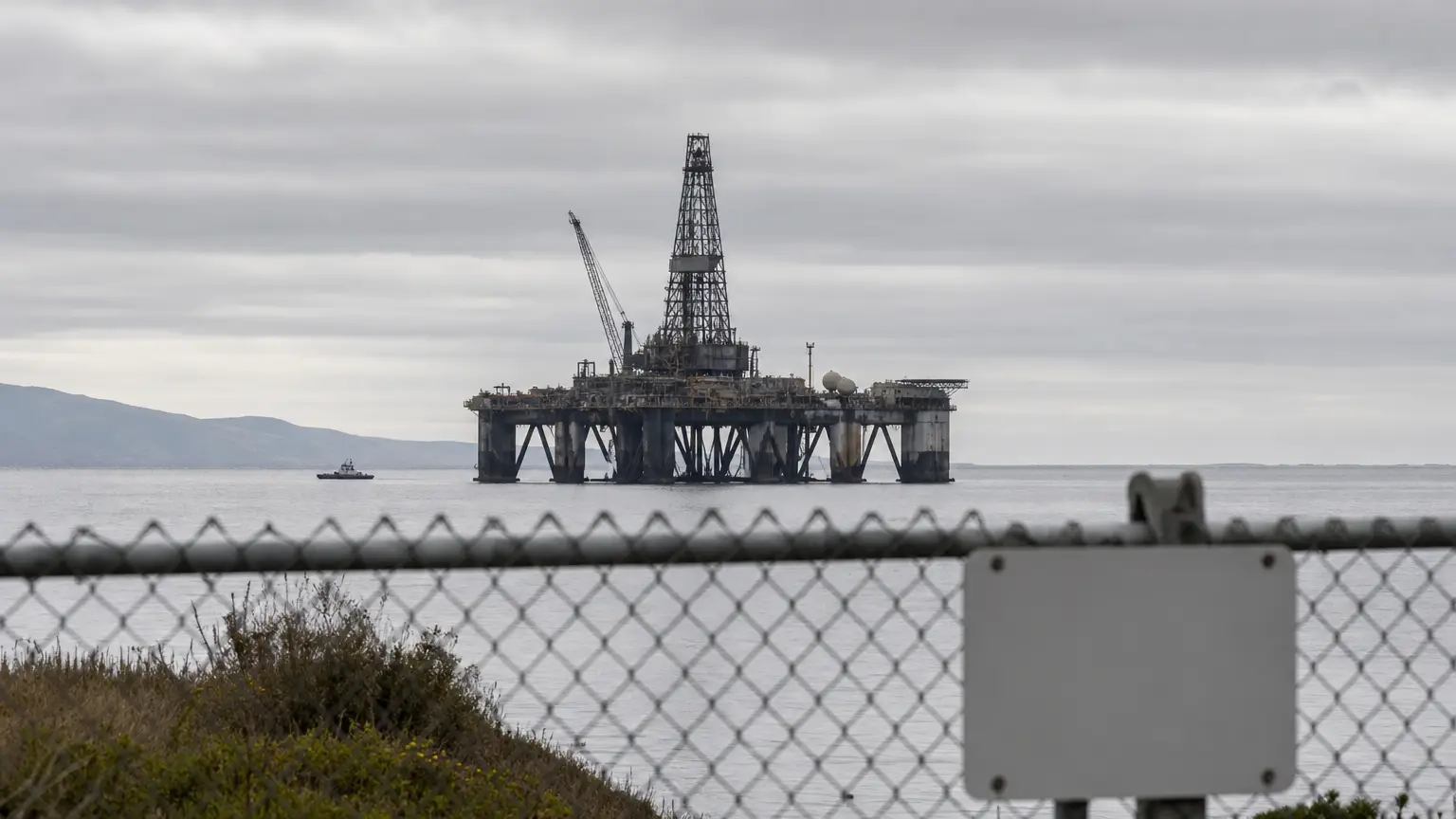 White House Officials Defend Offshore Oil’s  Restart